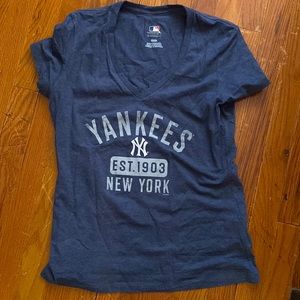 NY Yankees V neck tee